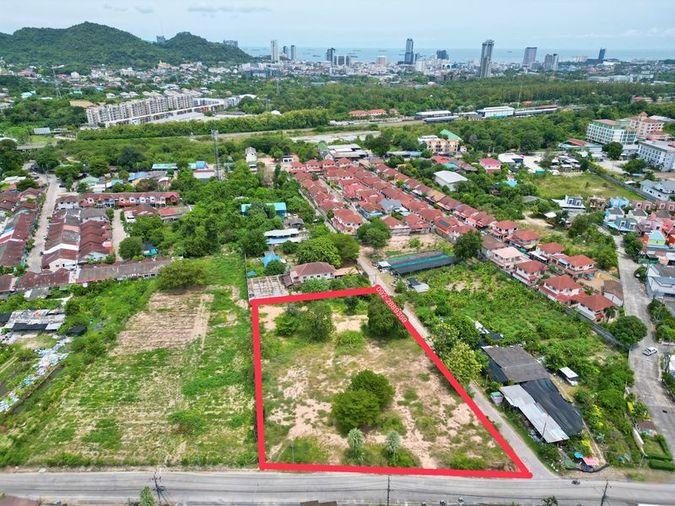 picture Beautiful land plot for sale in Sriracha, community area, opposite Manirin Place Village. - 1/11