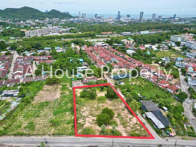 picture Beautiful land plot for sale in Sriracha, community area, opposite Manirin Place Village. - 1/11