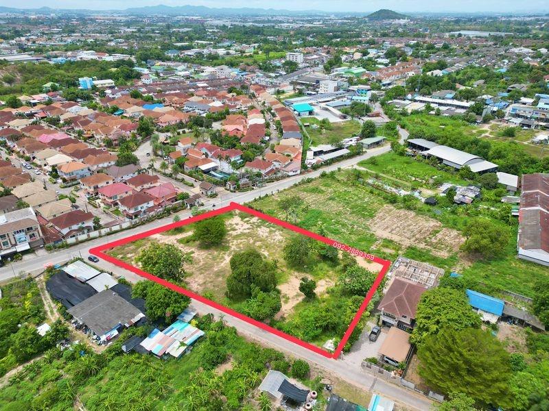 picture Beautiful land plot for sale in Sriracha, community area, opposite Manirin Place Village. - 2/11