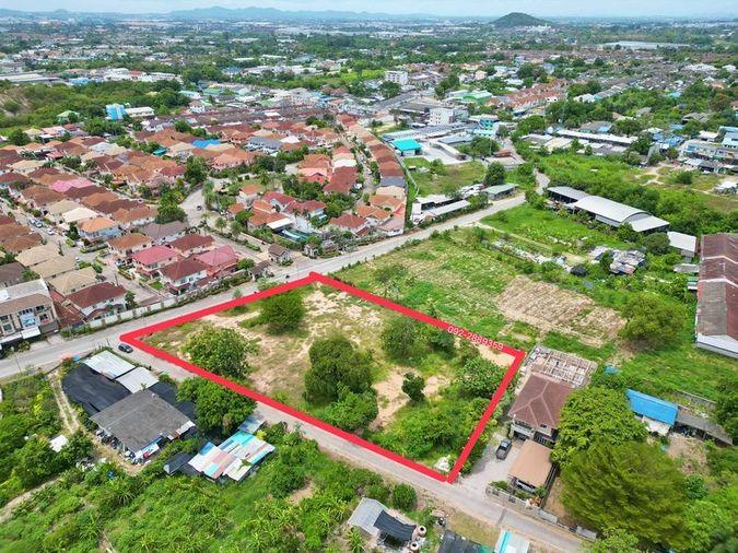picture Beautiful land plot for sale in Sriracha, community area, opposite Manirin Place Village. - 2/11