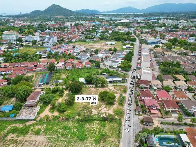picture Beautiful land plot for sale in Sriracha, community area, opposite Manirin Place Village. - 3/11