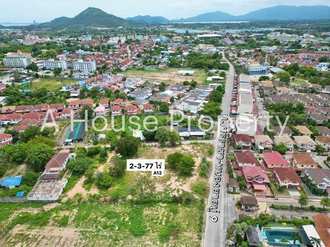 picture Beautiful land plot for sale in Sriracha, community area, opposite Manirin Place Village. - 3/11