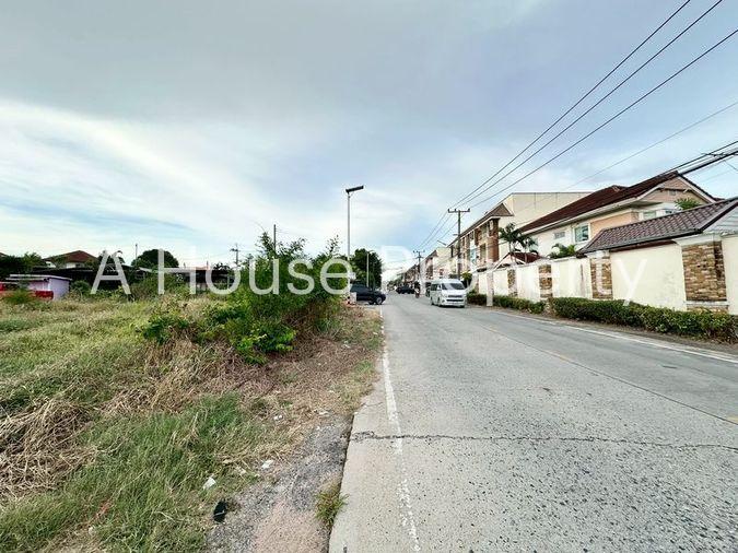 picture Beautiful land plot for sale in Sriracha, community area, opposite Manirin Place Village. - 10/11