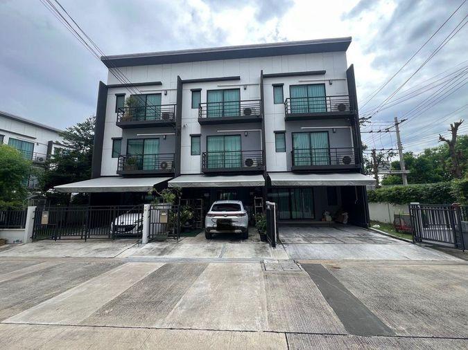 รูป ทาวน์เฮ้าส์ให้เช่า 📍 Baan Klang Muang Ratchaphruek - Rattanathibet 📍 3 ห้องนอน 3 ห้องน้ำ เฟอร์นิเจอร์ และ เครื่องใช้ไฟฟ้าครบ  - รูปที่ 2/14