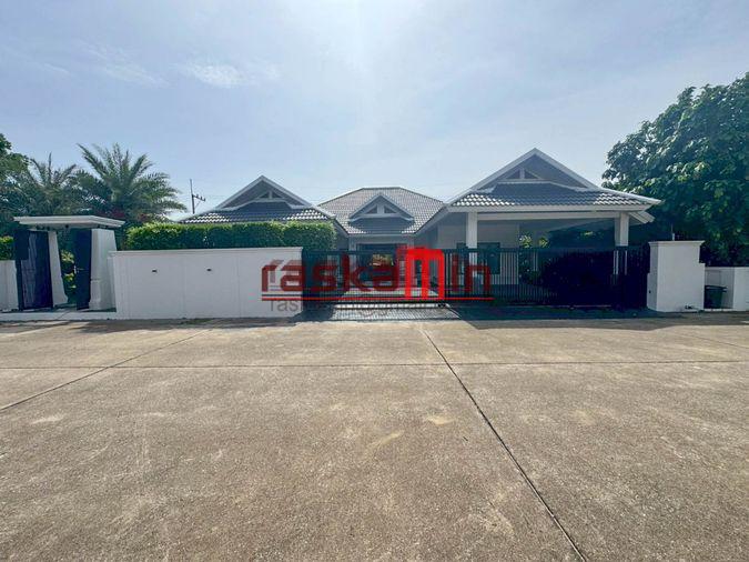 รูป 🏡 ขายบ้านหรูพร้อมสระว่ายน้ำส่วนตัว - รูปที่ 1/50