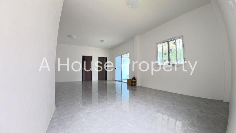 picture Land with buildings, newly built detached house behind Worakit Market, Sriracha, Chonburi - 2/12