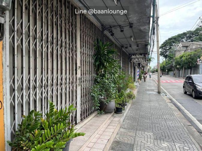 รูป เช่าตึกแถว อาคารพาณิชย์ ซอยสุขุมวิท 42 - รูปที่ 1/6