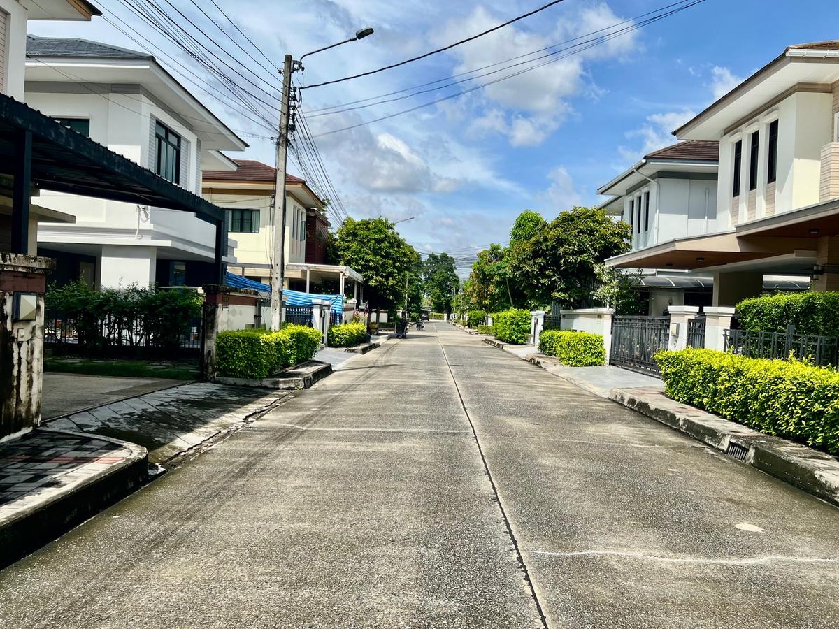 picture For Sale: Modern 2-Storey Home at Setthasiri Wongwaen - Sukhapiban 2 - 28/29