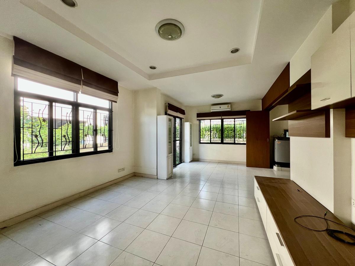 picture For Sale: Modern 2-Storey Home at Setthasiri Wongwaen - Sukhapiban 2 - 23/29