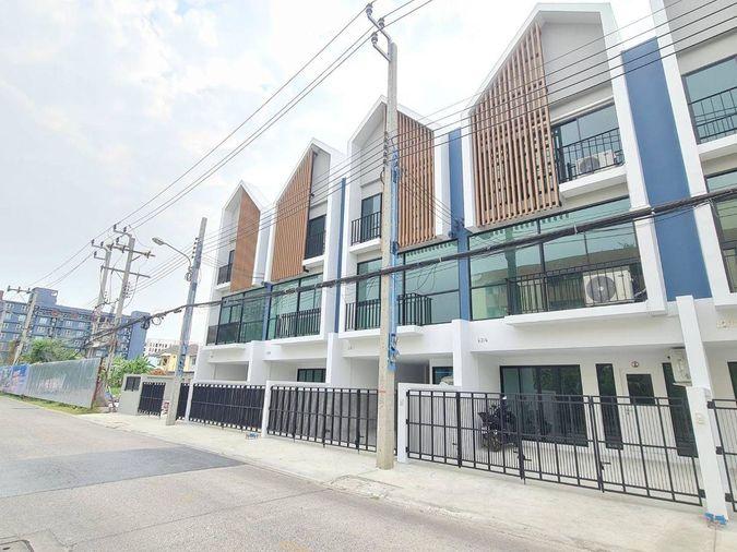 picture Home office for rent ✨ Soi Sukhumvit 70/5 ✨ 2 bedrooms, 3 bathrooms, near BTS Bearing - 3/10