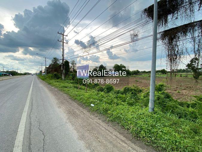 picture Land for sale in Sing Buri, opposite Wat Phra Non, 4-2-16 Rai, price 10.35 million Baht, width 88 meters, drectangular plot, adjacent to Highway 3032. - 12/14