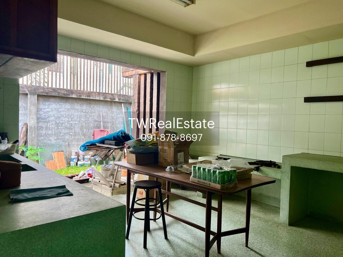 รูป ขายบ้านเดี่ยวหรู สไตล์รีสอร์ท ซอยลาดพร้าว 38 ทำเลใจกลางเมือง ใกล้ MRT ลาดพร้าว – ที่ดินขนาดใหญ่ พร้อมสระว่ายน้ำและเรือนรับรอง - รูปที่ 25/33
