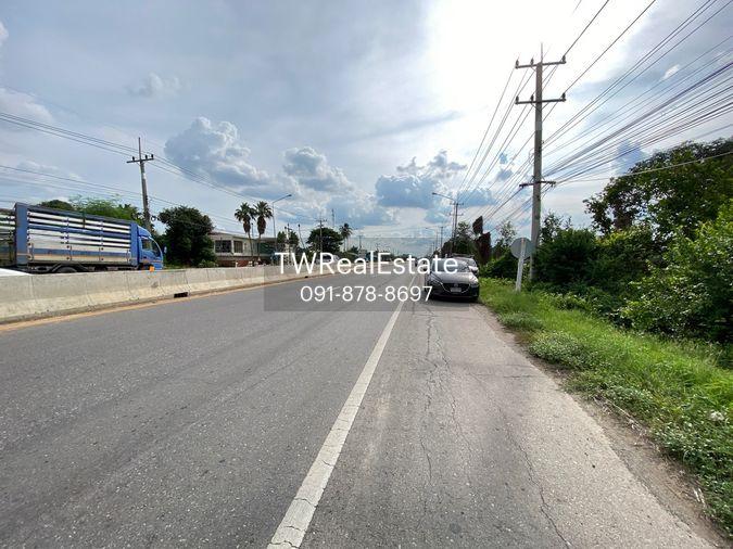 picture Land for sale in Sing Buri, opposite Wat Phra Non, 4-2-16 Rai, price 10.35 million Baht, width 88 meters, drectangular plot, adjacent to Highway 3032. - 8/14
