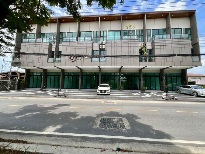 รูป ขายโฮมออฟฟิศ 3 ชั้น โครงการใหม่ เทพารักษ์ ใช้วัสดุเกรดพรีเมี่ยม มีเพียง 8 ยูนิต ราคาพิเศษเริ่ม 5.99 ลบ. เปิดธุรกิจ ซื้ออยู่เองหรือลงทุนก็คุ้ม  - รูปที่ 1/16