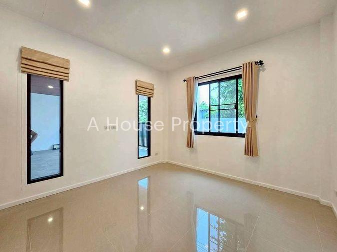 รูป ขายบ้านเดี่ยวสร้างใหม่ โซนพัทยา ทำเลดี ใกล้โรงเรียนนานาชาติรีเจ้นท์ - รูปที่ 11/19