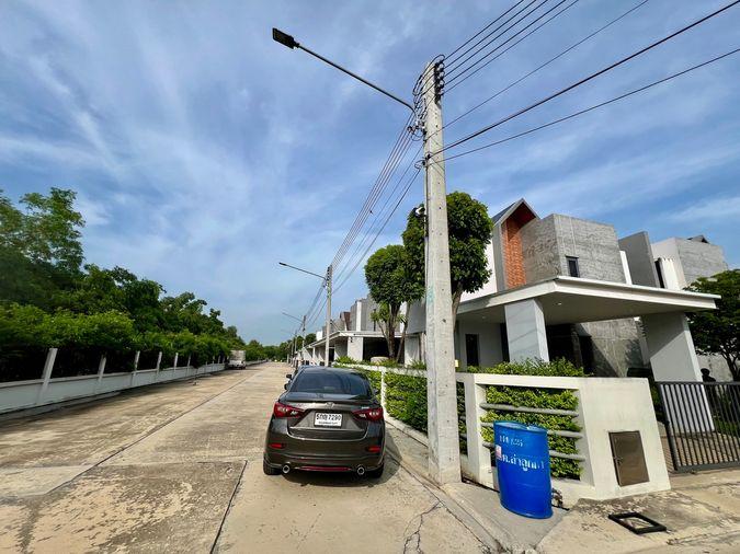 รูป ขายบ้านเดี่ยวสไตล์โมเดิร์น Living Loft ลำลูกกา คลอง 9 | หรูหรา กว้างขวาง วัสดุพรีเมียม พร้อมเข้าอยู่ - รูปที่ 7/25
