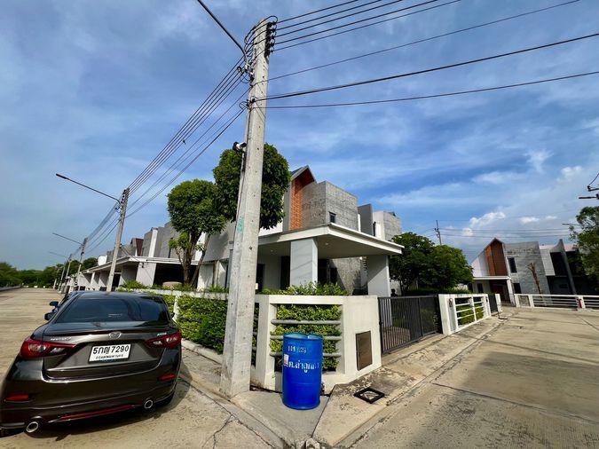 รูป ขายบ้านเดี่ยวสไตล์โมเดิร์น Living Loft ลำลูกกา คลอง 9 | หรูหรา กว้างขวาง วัสดุพรีเมียม พร้อมเข้าอยู่ - รูปที่ 8/25