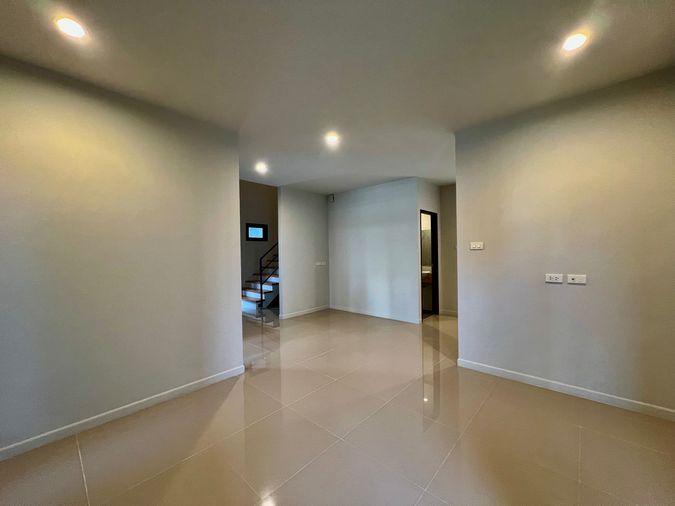 รูป ขายบ้านเดี่ยวสไตล์โมเดิร์น Living Loft ลำลูกกา คลอง 9 | หรูหรา กว้างขวาง วัสดุพรีเมียม พร้อมเข้าอยู่ - รูปที่ 12/25