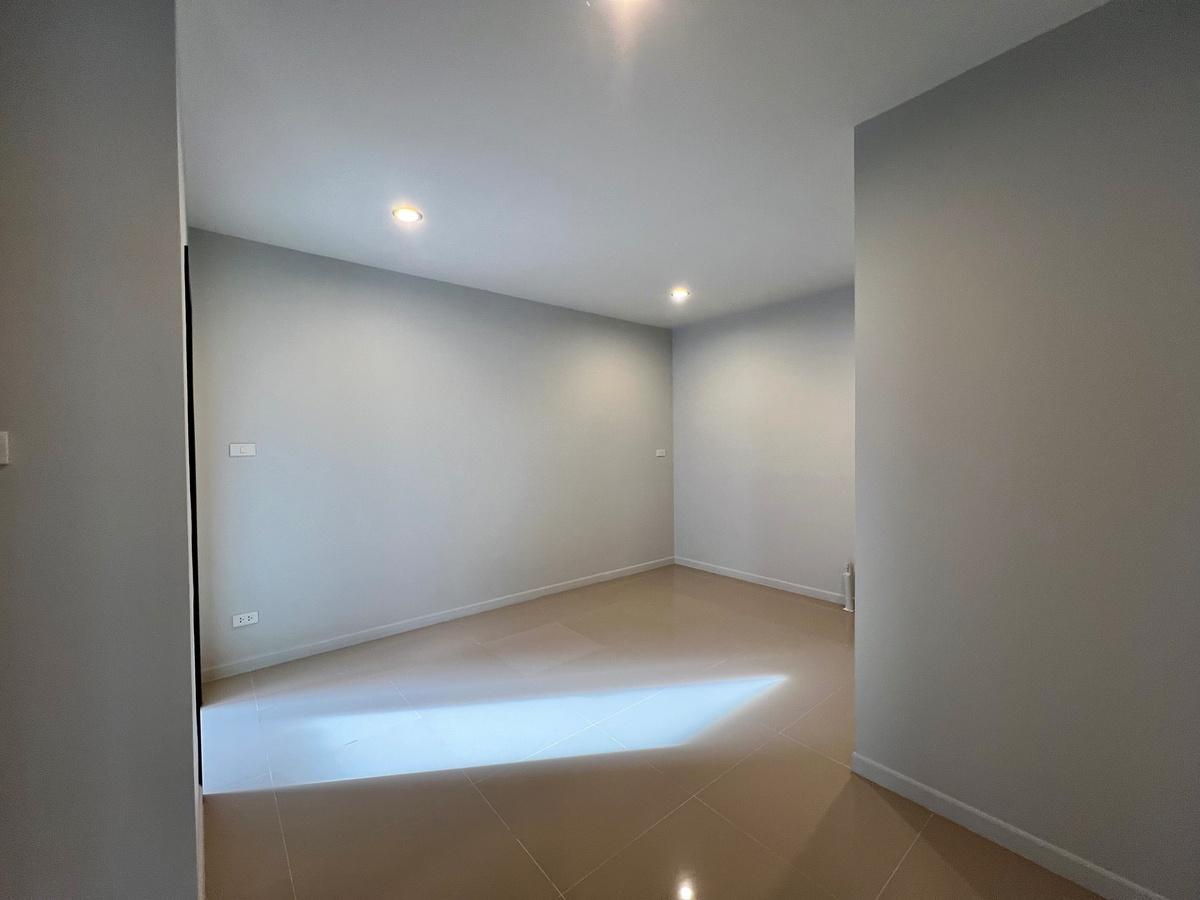 รูป ขายบ้านเดี่ยวสไตล์โมเดิร์น Living Loft ลำลูกกา คลอง 9 | หรูหรา กว้างขวาง วัสดุพรีเมียม พร้อมเข้าอยู่ - รูปที่ 13/25