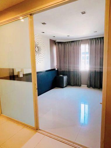รูป ⭐#OW2305_370⭐ห้เช่าบ้านเดี่ยวหรู พร้อมเข้าอยู่🔥🔥 𝐆𝐨𝐥𝐝𝐞𝐧 𝐍𝐚𝐤𝐚𝐫𝐚  (อ่อนนุช 65 – พระราม 9 – มอเตอร์เวย์) - รูปที่ 11/16