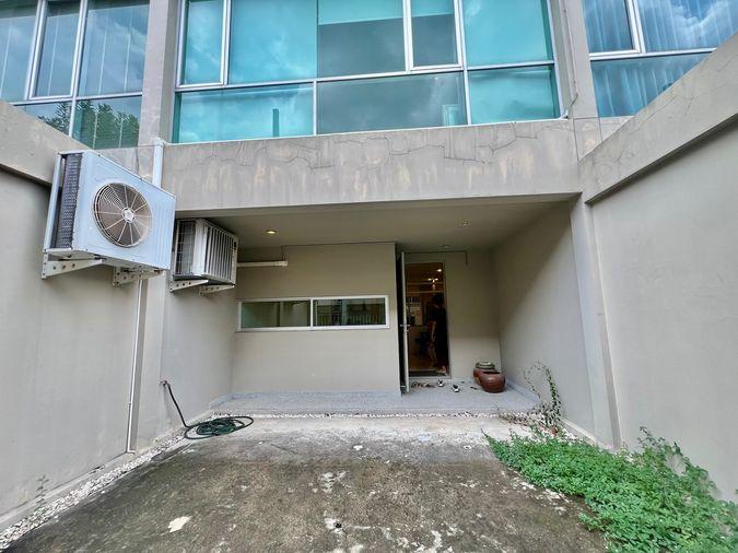 picture For Sale: 3-Story Townhome, Prime Location on Main Road – Noble Cube Pattanakarn - 3/26