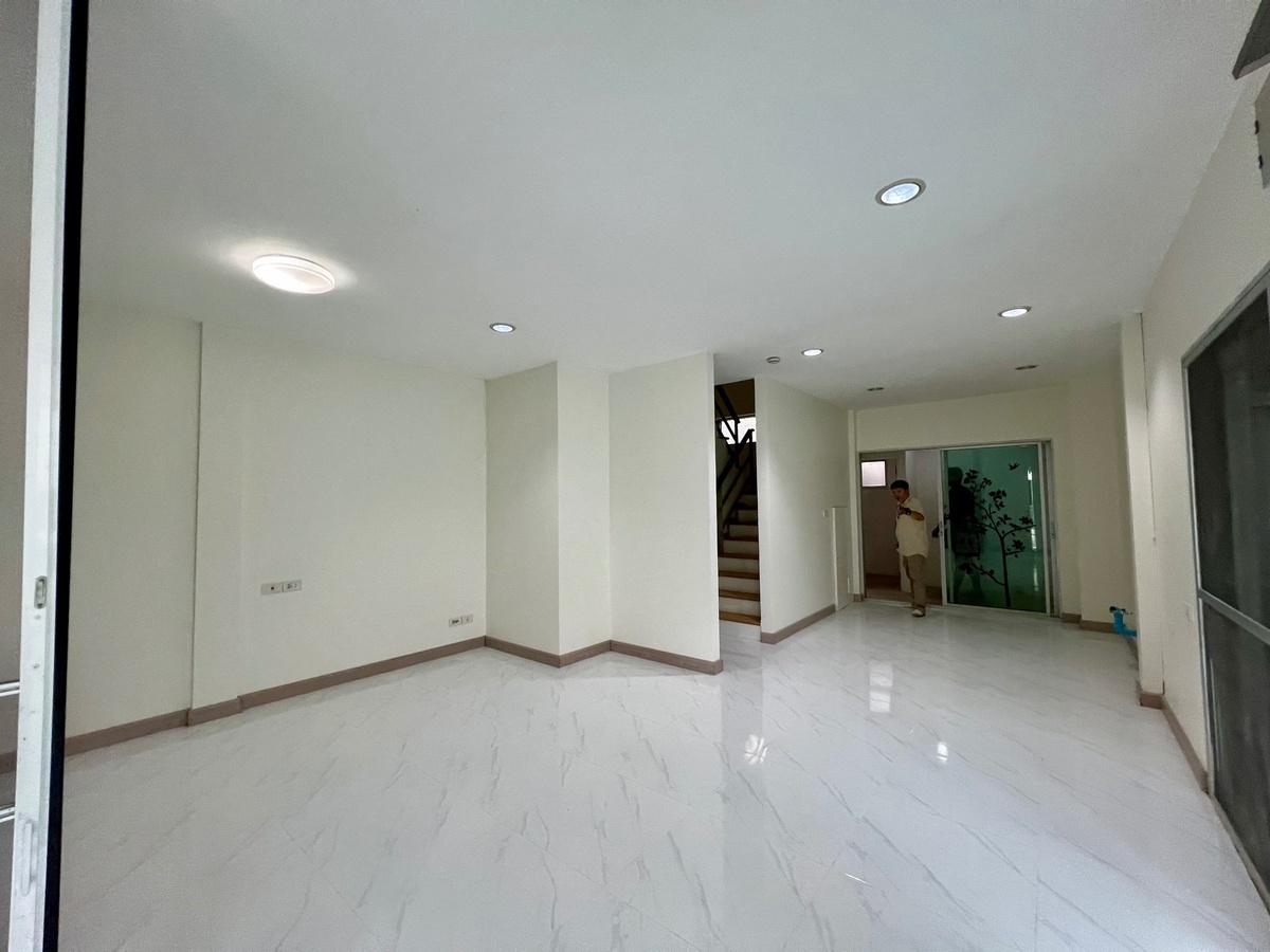 picture For Sale: 3-Storey Corner Townhome with Large Space in Prime Location – Noble Cube Pattanakarn - 3/35