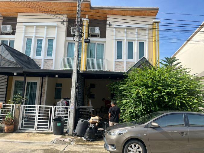 รูป เจ้าของขายเอง ทาวน์เฮาส์ 2 ชั้น โครงการ โกลเด้น ทาวน์ เฉลิมพระเกียรติ - สวนหลวง (หลังมุม)  เขตประเวศ    (ราคา 2,650,000 บาท) - รูปที่ 2/8