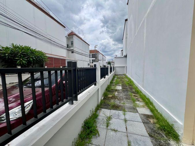 รูป 🏡 ขายด่วน! ทาวน์โฮม 3 ชั้น บ้านกลางเมือง S-Sense ศรีนครินทร์ | รีโนเวทใหม่ทั้งหลัง  บนทำเลศักยภาพ ใกล้รถไฟฟ้า - รูปที่ 24/26