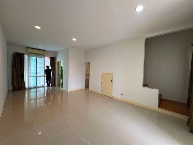 รูป 🏡 ขายด่วน! ทาวน์โฮม 3 ชั้น บ้านกลางเมือง S-Sense ศรีนครินทร์ | รีโนเวทใหม่ทั้งหลัง  บนทำเลศักยภาพ ใกล้รถไฟฟ้า - รูปที่ 4/26