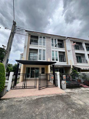 รูป ขายด่วน! ทาวน์โฮม 3 ชั้น (หลังมุม) โครงการบ้านกลางเมือง S-Sense ศรีนครินทร์  บ้านเปล่า พร้อมให้คุณตกแต่งตามสไตล์ที่ชอบ บนทำเลศักยภาพ  - รูปที่ 2/25