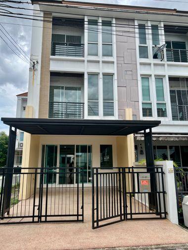รูป ขายด่วน! ทาวน์โฮม 3 ชั้น (หลังมุม) โครงการบ้านกลางเมือง S-Sense ศรีนครินทร์  บ้านเปล่า พร้อมให้คุณตกแต่งตามสไตล์ที่ชอบ บนทำเลศักยภาพ  - รูปที่ 1/25