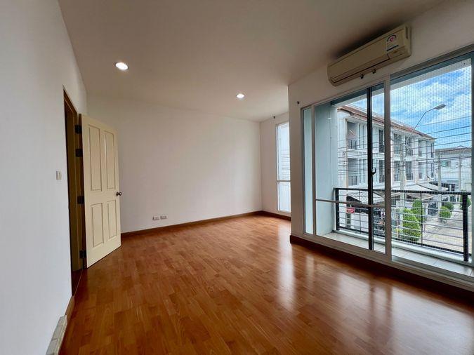 รูป ขายด่วน! ทาวน์โฮม 3 ชั้น (หลังมุม) โครงการบ้านกลางเมือง S-Sense ศรีนครินทร์  บ้านเปล่า พร้อมให้คุณตกแต่งตามสไตล์ที่ชอบ บนทำเลศักยภาพ  - รูปที่ 13/25