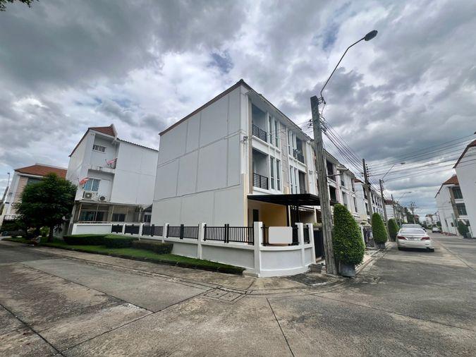 รูป ขายด่วน! ทาวน์โฮม 3 ชั้น (หลังมุม) โครงการบ้านกลางเมือง S-Sense ศรีนครินทร์  บ้านเปล่า พร้อมให้คุณตกแต่งตามสไตล์ที่ชอบ บนทำเลศักยภาพ  - รูปที่ 25/25