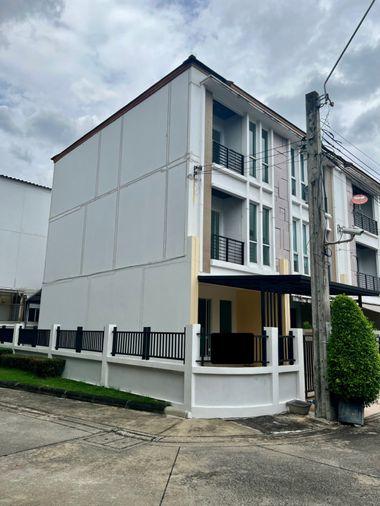 รูป ขายด่วน! ทาวน์โฮม 3 ชั้น (หลังมุม) โครงการบ้านกลางเมือง S-Sense ศรีนครินทร์  บ้านเปล่า พร้อมให้คุณตกแต่งตามสไตล์ที่ชอบ บนทำเลศักยภาพ  - รูปที่ 24/25