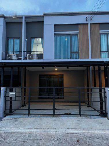 รูป ทาวน์เฮ้าส์ให้เช่า 📍 Pleno Sukhumvit-Bangna 2 📍 3 ห้องนอน 2 ห้องน้ำ เฟอร์นิเจอร์ และ เครื่องใช้ไฟฟ้าครบ - รูปที่ 2/11