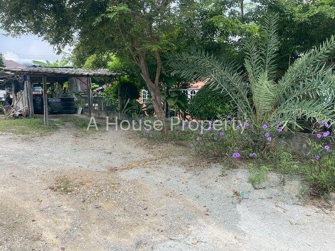 picture Beautiful land plot for sale in Mueang Subdistrict, great location with buildings - 2/4