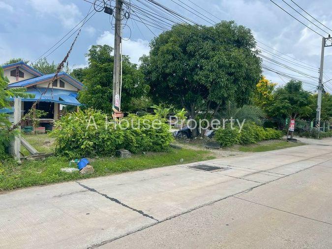 picture Beautiful land plot for sale in Mueang Subdistrict, great location with buildings - 3/4