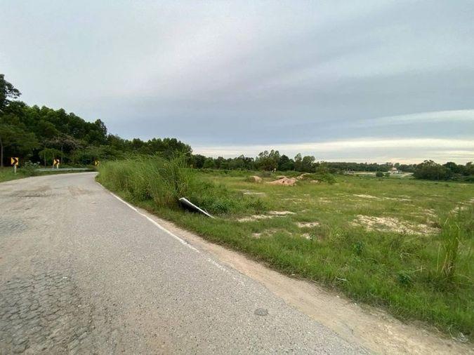 picture Urgent sale, beautiful vacant land plot near Map Prachan Reservoir, Bang Lamung, Chonburi - 3/5