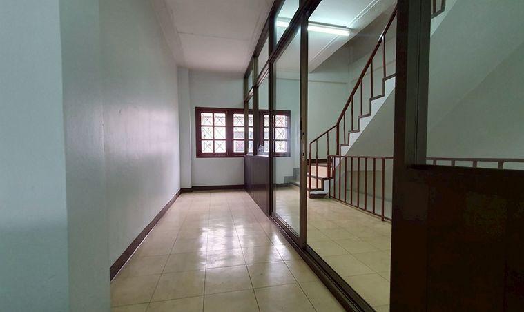 รูป Call : 096-995-9516 อาคารพาณิชย์ 4 ชั้นครึ่ง ตลาดมีนบุรี ซอยสีหบุรานุกิจ 11 MRT ตลาดมีนบุรี หน้าซอย (Renovate ใหม่) - รูปที่ 8/13