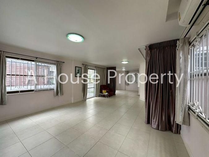 รูป ขายบ้านเดี่ยวรีโนเวทใหม่ โครงการ โฮมทาวน์ ศรีราชา ชลบุรี - รูปที่ 3/17