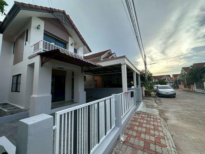 รูป ขายบ้านเดี่ยวรีโนเวทใหม่ โครงการ โฮมทาวน์ ศรีราชา ชลบุรี  - รูปที่ 16/17