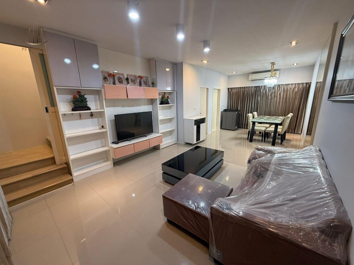 รูป ทาวน์เฮ้าส์ให้เช่า 🔥 Baan Klang Muang Sukhumvit 77 🔥 3 ห้องนอน 3 ห้องน้ำ เฟอร์นิเจอร์ และ เครื่องใช้ไฟฟ้าครบ - รูปที่ 3/11