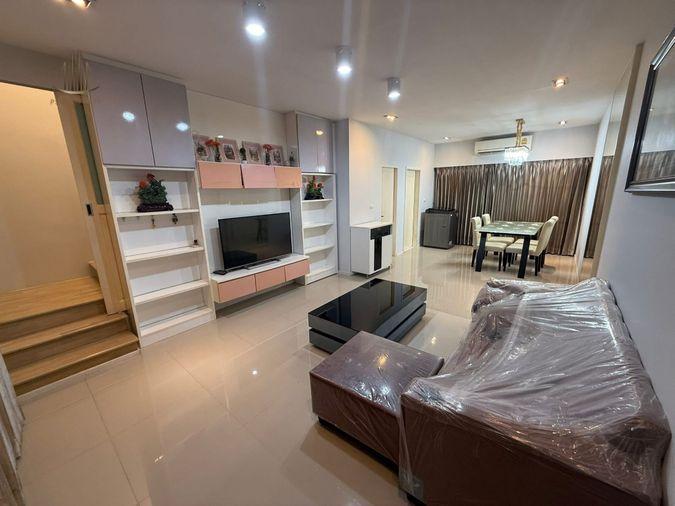 รูป ทาวน์เฮ้าส์ให้เช่า 🔥 Baan Klang Muang Sukhumvit 77 🔥 3 ห้องนอน 3 ห้องน้ำ เฟอร์นิเจอร์ และ เครื่องใช้ไฟฟ้าครบ - รูปที่ 3/11