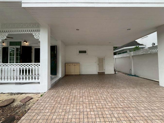 picture 4beds 350sqm.  Victorian-style house near Central Bangna. Line id: @pfagent - 50/52
