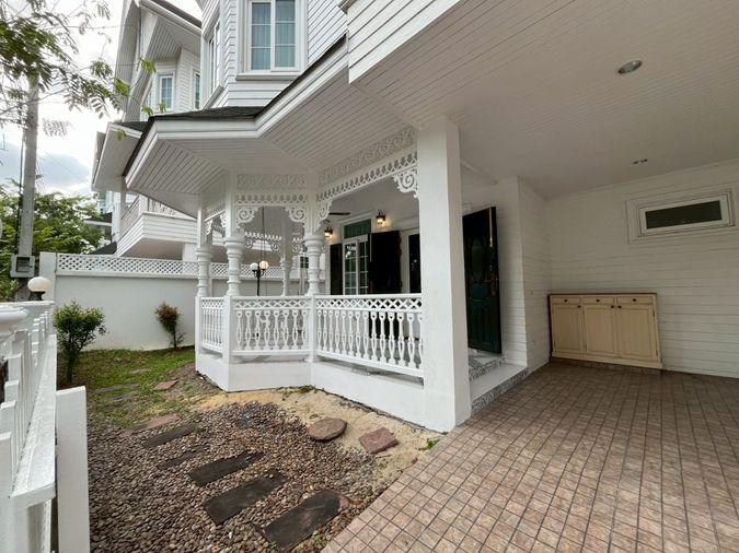 picture 4beds 350sqm.  Victorian-style house near Central Bangna. Line id: @pfagent - 51/52