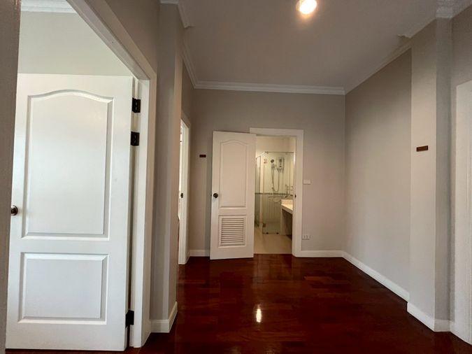 picture 4beds 350sqm.  Victorian-style house near Central Bangna. Line id: @pfagent - 32/52