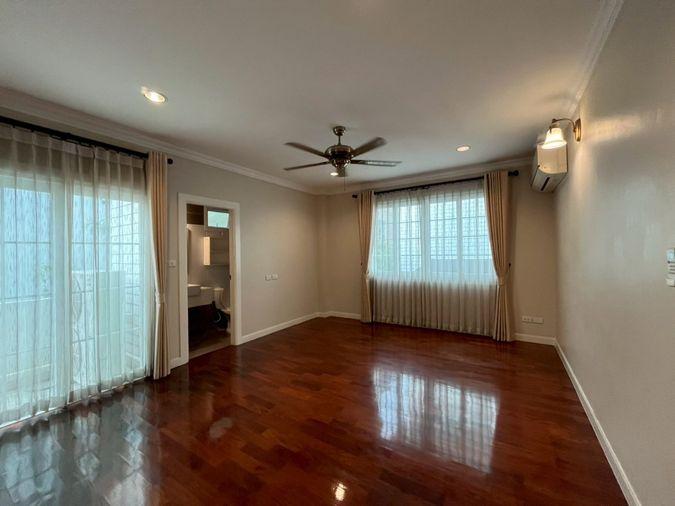 picture 4beds 350sqm.  Victorian-style house near Central Bangna. Line id: @pfagent - 16/52