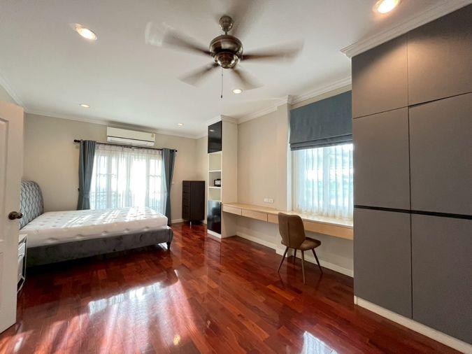 picture 4beds 350sqm.  Victorian-style house near Central Bangna. Line id: @pfagent - 39/52