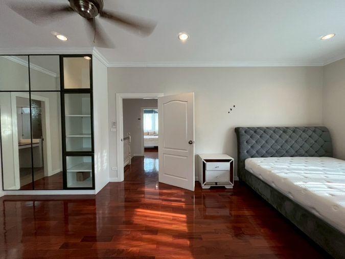 picture 4beds 350sqm.  Victorian-style house near Central Bangna. Line id: @pfagent - 44/52