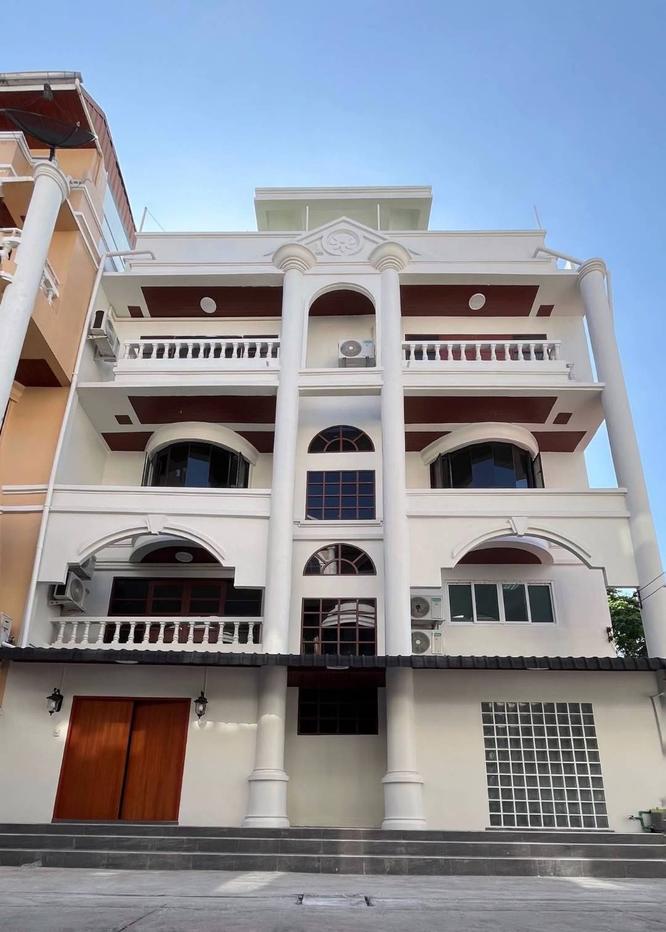 รูป ทาวน์เฮ้าส์ให้เช่า ✨ White Mansion ✨ บ้าน 5 ชั้น 5 ห้องนอน 7 ห้องน้ำ ทองหล่อซอย 25 - รูปที่ 2/11